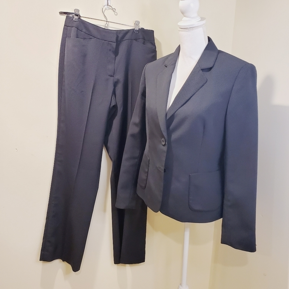 Jones New york suit black stripped size 8